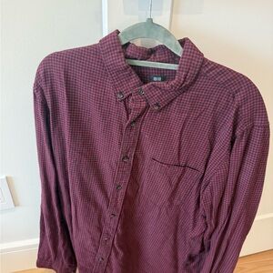 Uniqlo Men's Burgundy Checkered Button Down Shirt